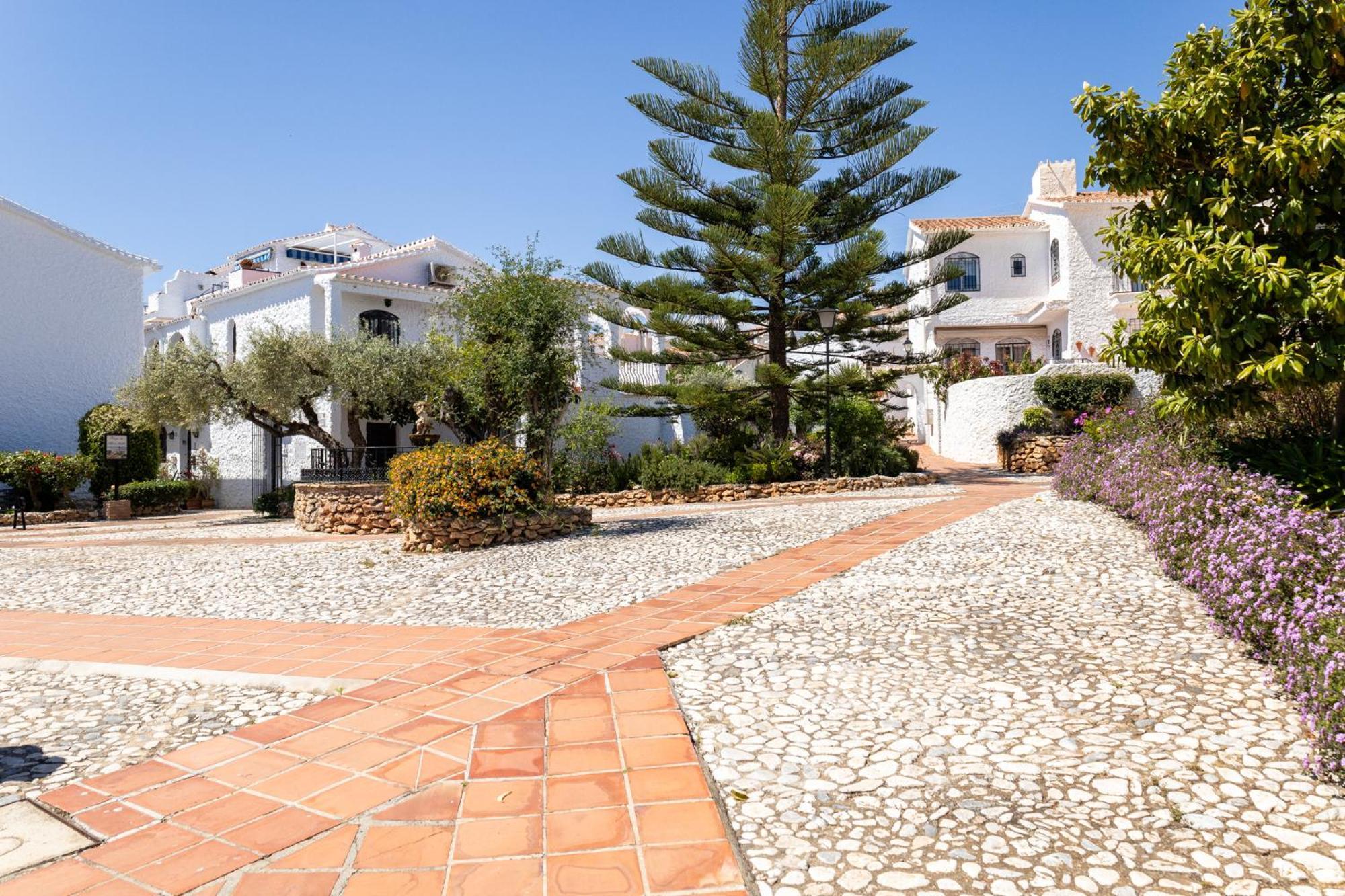 Capistrano Village B, 1 Bedroom + Free Wi-Fi Nerja Extérieur photo