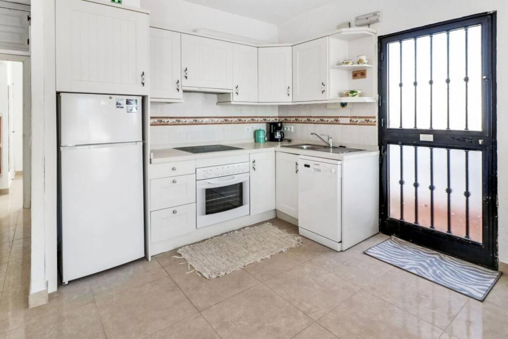 Capistrano Village B, 1 Bedroom + Free Wi-Fi Nerja Extérieur photo